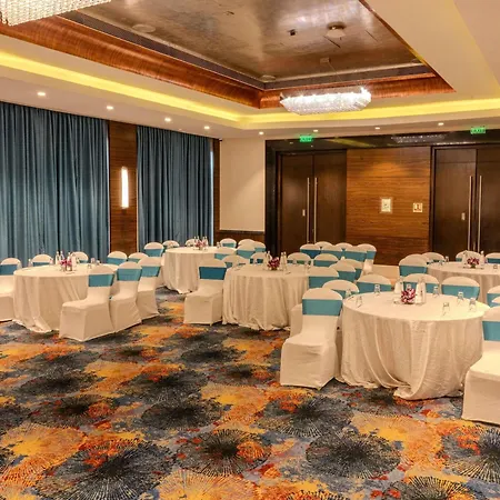 Novotel Juhu 5*