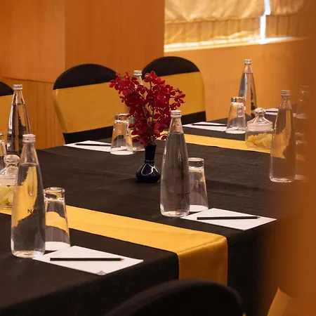 Novotel Juhu Hotel 5*