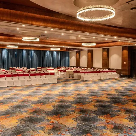 Novotel Juhu 5*