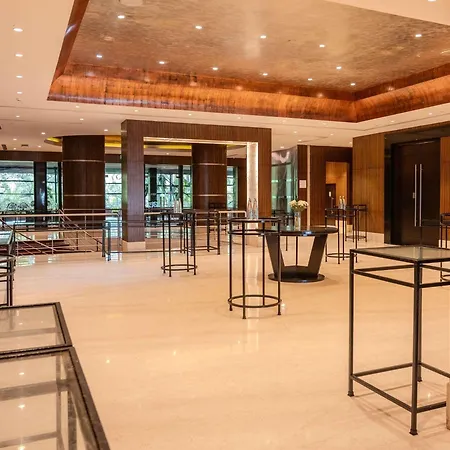 Hotel Novotel Juhu 5*
