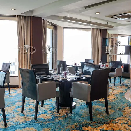 Hotel Novotel Juhu 5*