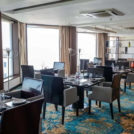 Novotel Juhu Hotel 5*