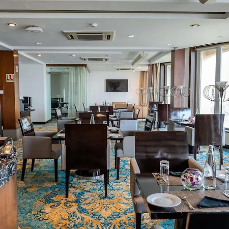 Novotel Juhu 5*