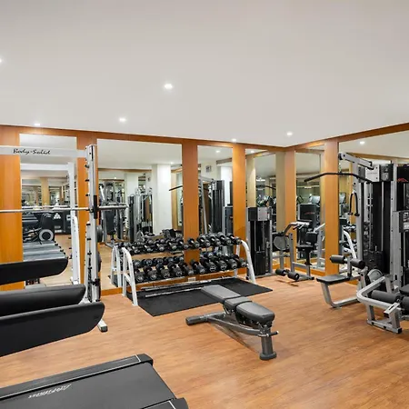 Hilton International Airport Hotel 5*