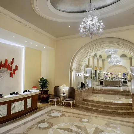 Hilton International Airport 5*