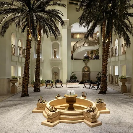 Hilton International Airport 5*