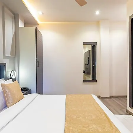Classio Andheri - Near Dn Nagar Metro Station 3*
