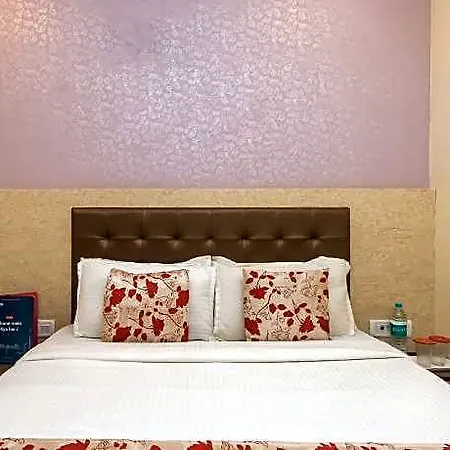 Hotel O Golden Nest Near Chhatrapati Shivaji International Airport