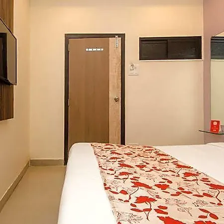 Hotel O Golden Nest Near Chhatrapati Shivaji International Airport 3*