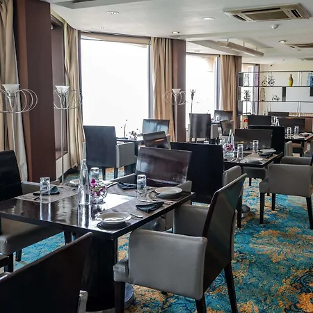 Novotel Juhu Hotel 5*