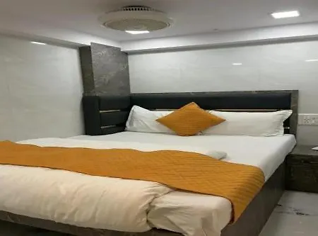 Qamar Hotel Mumbai