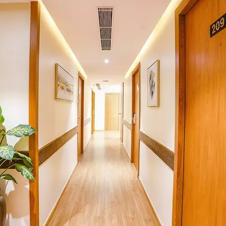 Fabhotel Azure - Nr. International Airport
