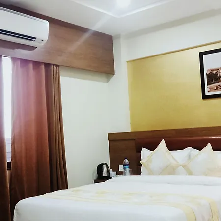 Crystal Luxury Inn- Bandra 3*
