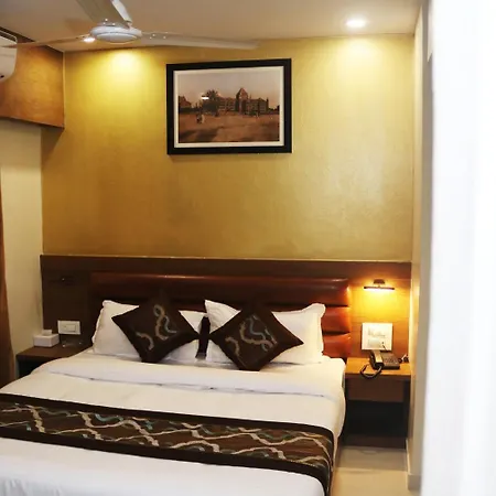 Hotel Crystal Luxury Inn- Bandra 3*