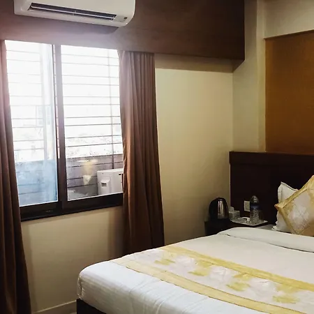 Crystal Luxury Inn- Bandra Hotel 3*