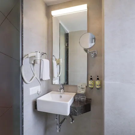 Hotel Lemon Tree Hotel, Kalina Bkc, 4*