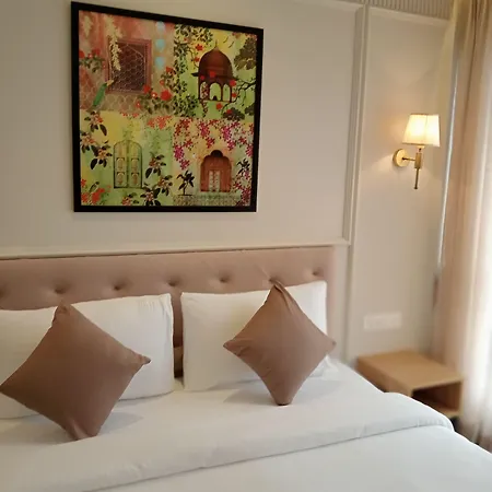 House Mindspace Malad 4*