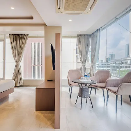 Aura - Near Malad Link Road Hotel