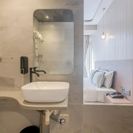 Aura - Near Malad Link Road