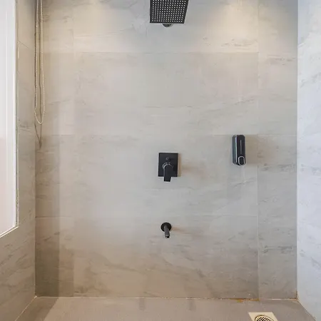 Hotel Aura - Near Malad Link Road 3*