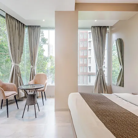 Hotel Aura - Near Malad Link Road