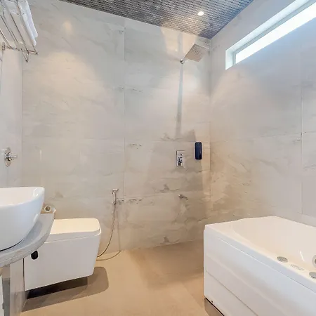 Hotel Aura - Near Malad Link Road 3*