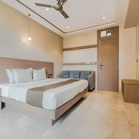 Hotel Aura - Near Malad Link Road