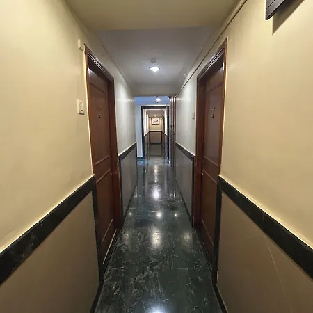 Lucky Near Nesco 3* Mumbai