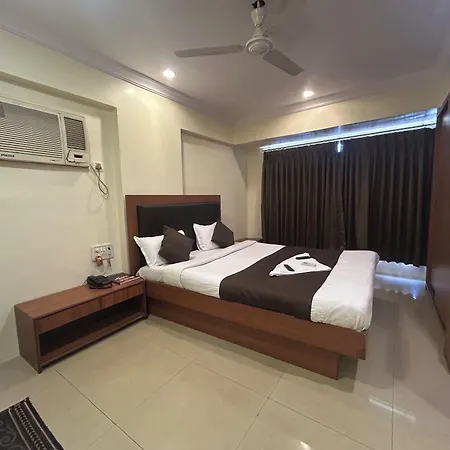 Hotel Lucky Near Nesco Mumbai