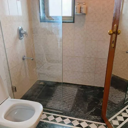 Hiltop Hotel