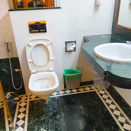 Hiltop Hotel 3*