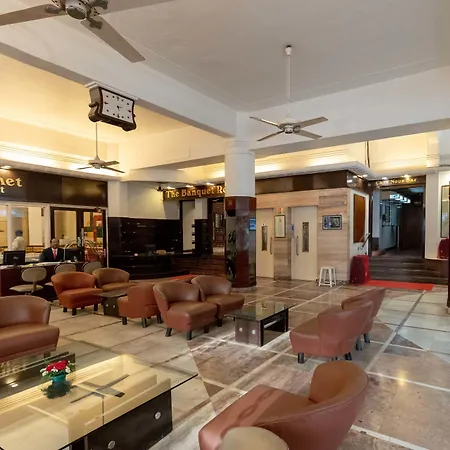 West End Opp Hospital Hotel 4*