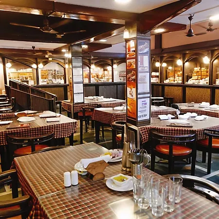 Lucky Bandra Hotel