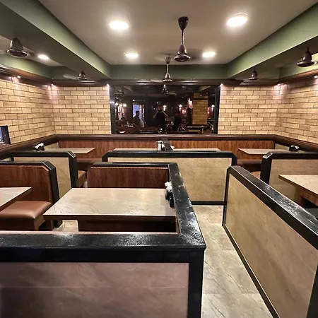 Hotel Lucky Bandra 3*
