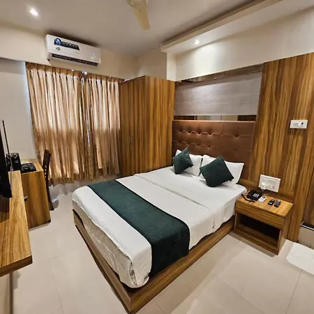 Hotel Bkc Garden - Near Jio Convention Hotel