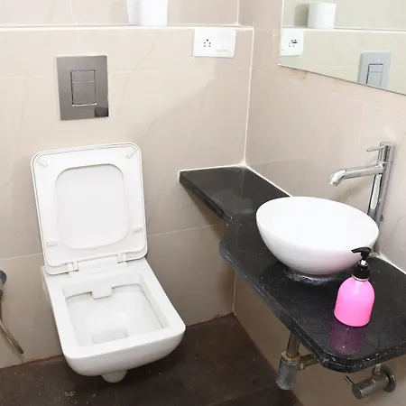 Hotel Precious Pearl 2*