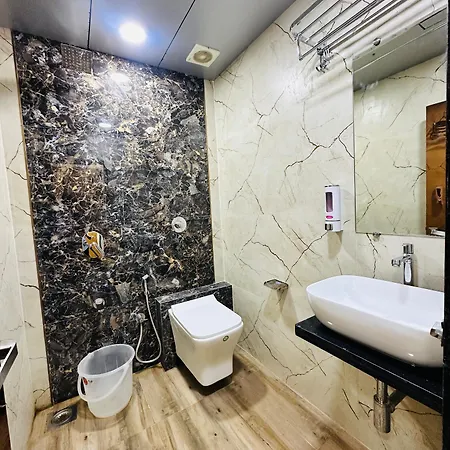 Bkc Gold View Near Bandra Kurla Complex 3*