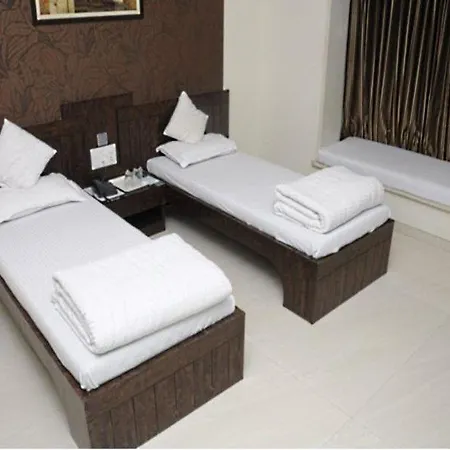 Causeway, Colaba Hotel *