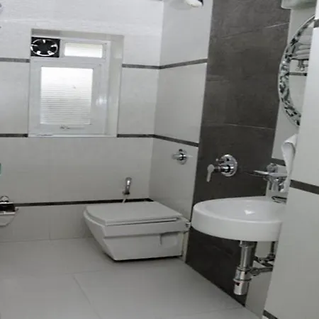 Hotel Causeway, Colaba