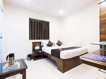 Causeway, Colaba Hotel