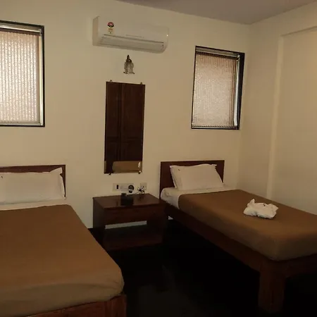 Hotel Q Deck 2*