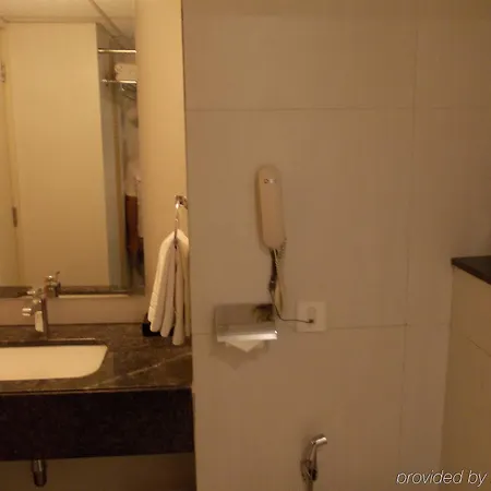 Hotel Kohinoor Elite Near Bkc 4*