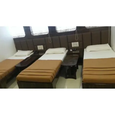 Hotel Vista At Colaba 2*