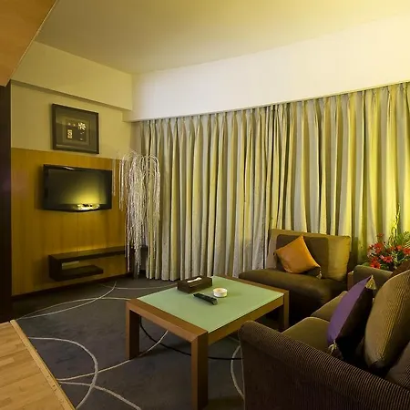 Peninsula Grand 4*