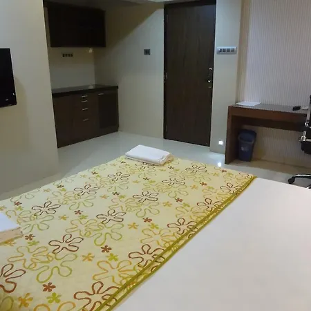 Hotel Fabhotel Imperial Residency