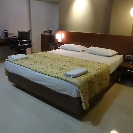 Hotel Fabhotel Imperial Residency 3*
