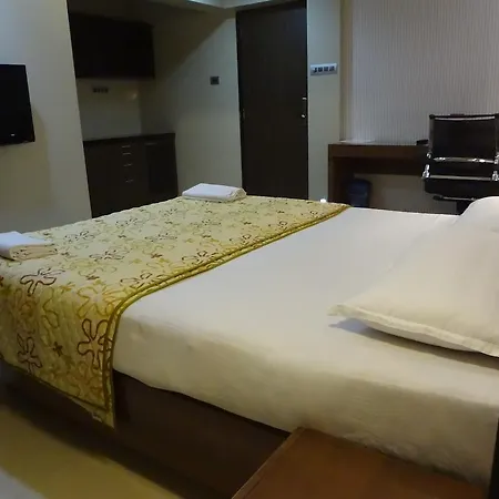 Hotel Fabhotel Imperial Residency