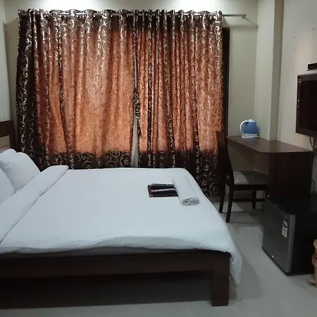 Hotel Bloom Residency 3*