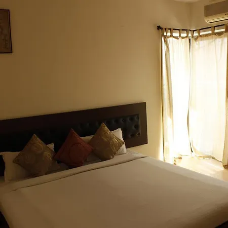 Laurent & Benon Luxury Service Apartment - Bandra