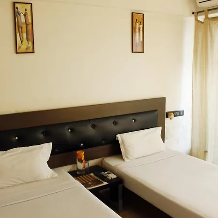 Laurent & Benon Luxury Service Apartment - Bandra